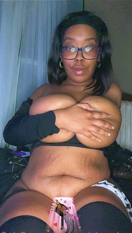 Nacktes geleaktes OnlyFans-Foto von Yesmistresskayy2