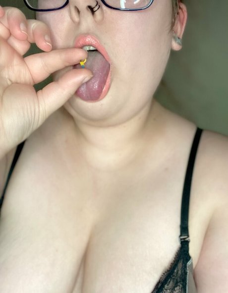 Naakte gelekte OnlyFans-foto van Misshoneycatt