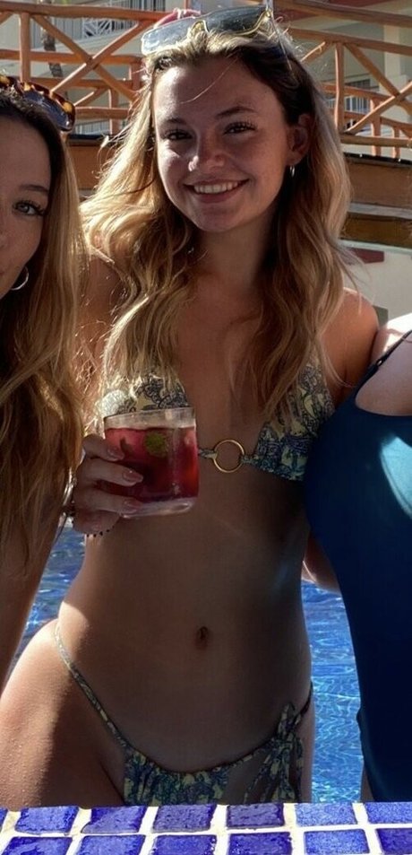 Naken lekkede OnlyFans-bilde av Maddie Stevens