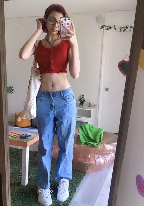 Alasti lekkinud OnlyFans-i pilt Fullofbugss