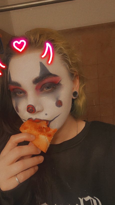 Naakte gelekte OnlyFans-foto van Lilly Whyte