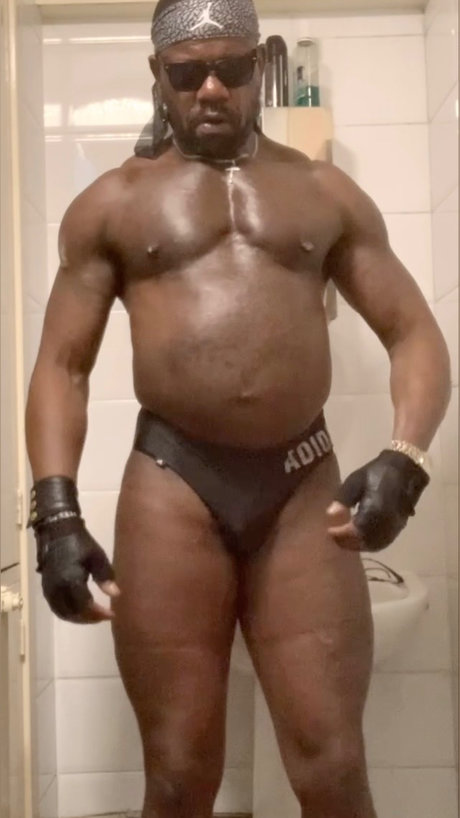 OnlyFans-model Black Mature Muscle