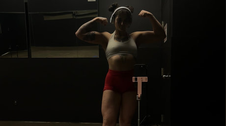 Naken läckt OnlyFans-bild av Mills