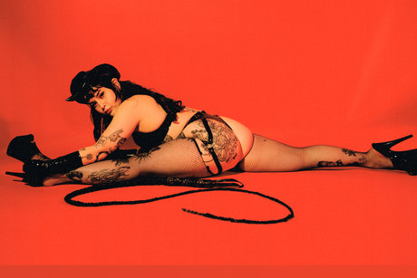 Naakte gelekte OnlyFans-foto van   