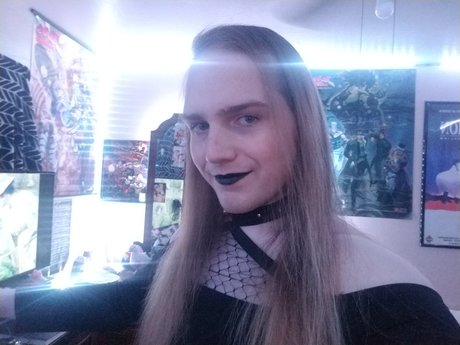 Naken läckt OnlyFans-bild av Raven