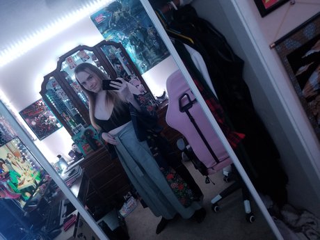 Naken läckt OnlyFans-bild av Raven