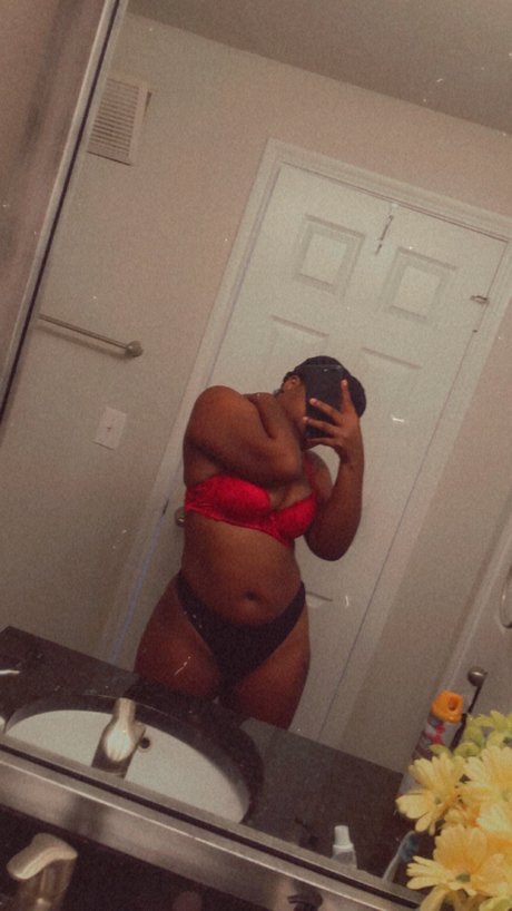 Nacktes geleaktes OnlyFans-Foto von Thicka