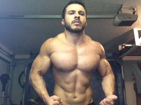 Nacktes geleaktes OnlyFans-Foto von Master Fitt