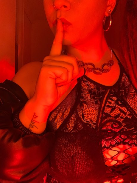 Naken lekkede OnlyFans-bilde av Meu Lado B 