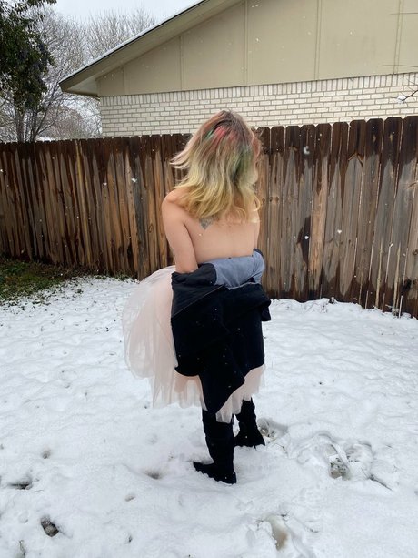 Naken lekkede OnlyFans-bilde av Juniper Rose