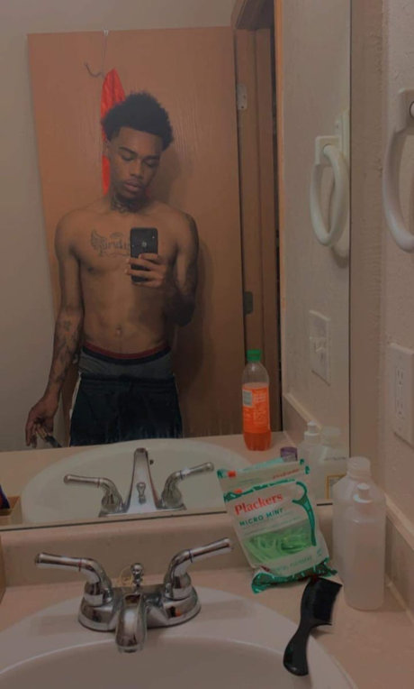 Photo nue de fuite OnlyFans de Maurice Peso