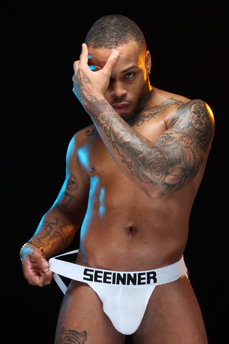 Alasti lekkinud OnlyFans-i pilt W3stxl