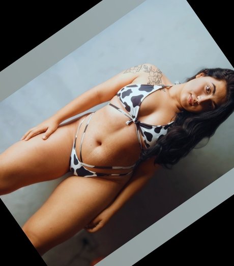 Alasti lekkinud OnlyFans-i pilt Yasmim Quare