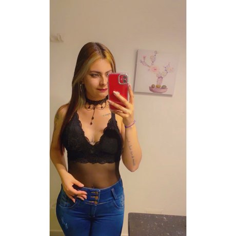Nahá fotka uniklých OnlyFans od Taty Ortiz B