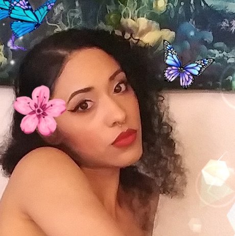 Alasti lekkinud OnlyFans-i pilt Oliviasyn