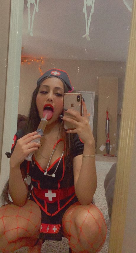 Alasti lekkinud OnlyFans-i pilt Mami