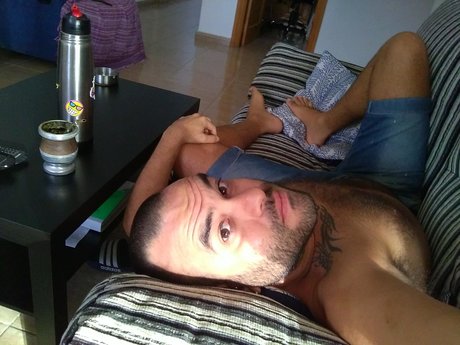 Foto di nudo di fuga di OnlyFans di Gay Esci Pi