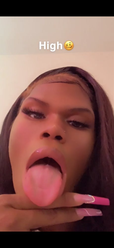 Alasti lekkinud OnlyFans-i pilt Tiana Marie