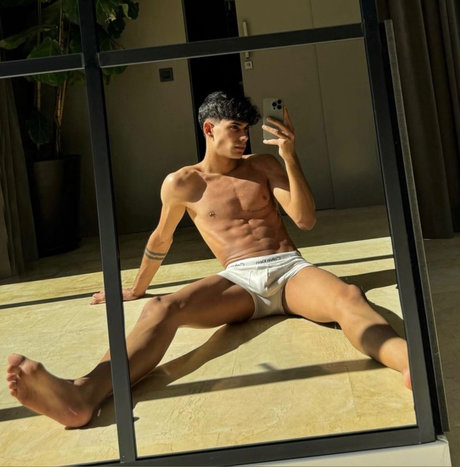 OnlyFans-model Mirko Regni Top 05