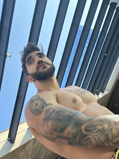 Nahá fotka uniklých OnlyFans od Luis Occhiello
