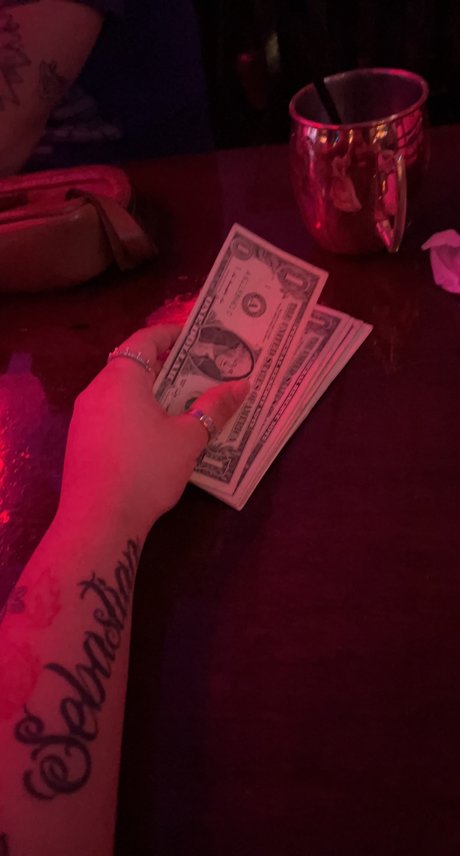 Обнаженная фотография утечки OnlyFans от Lj