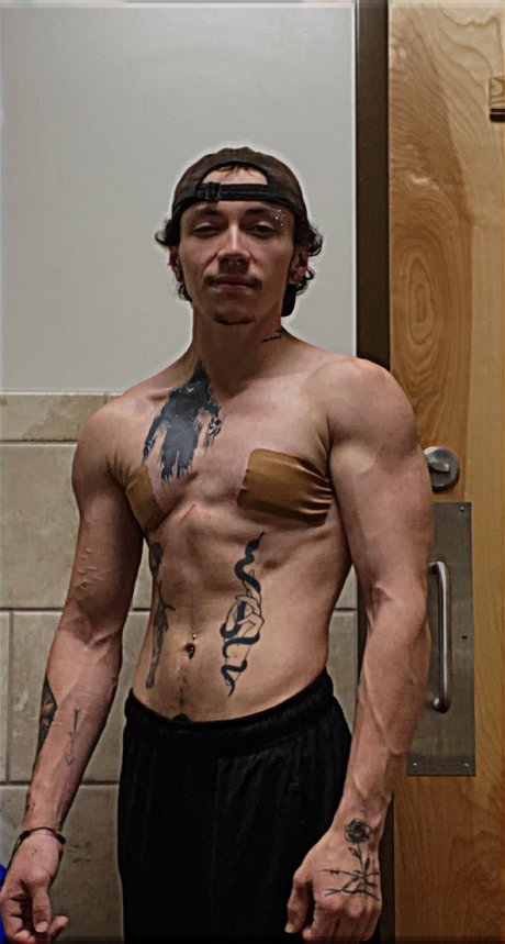 Alasti lekkinud OnlyFans-i pilt Justyn Ballew