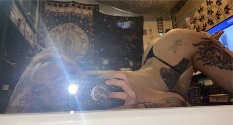 Alasti lekkinud OnlyFans-i pilt Kitty Vik 