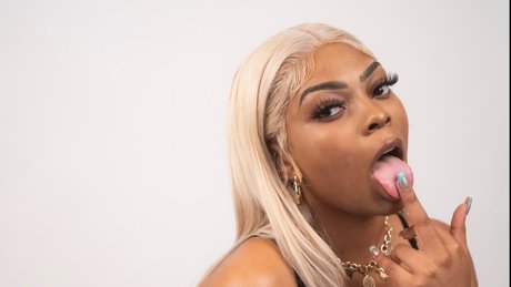 Naken lekkede OnlyFans-bilde av  