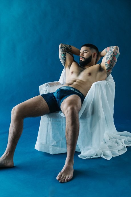 Nahá fotka uniklých OnlyFans od Novelapapi