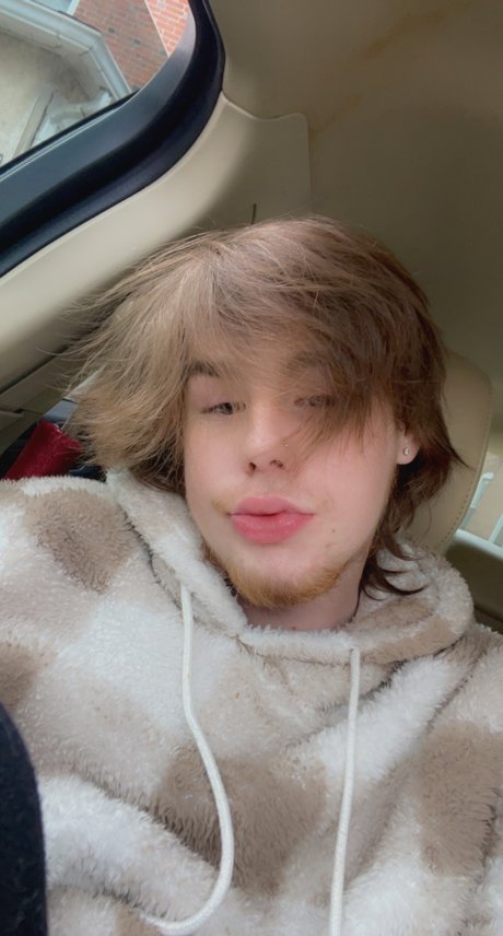 Alasti lekkinud OnlyFans-i pilt Babyboy