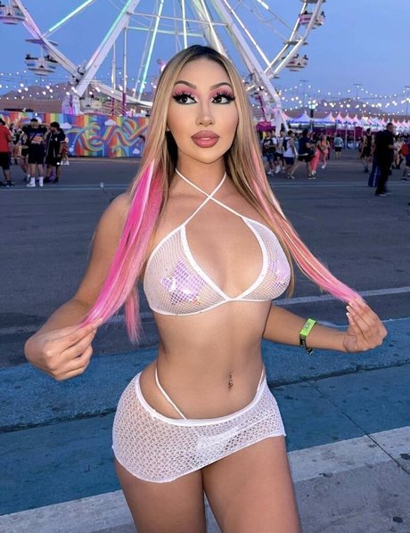 Nacktes geleaktes OnlyFans-Foto von Sabrina Agarie