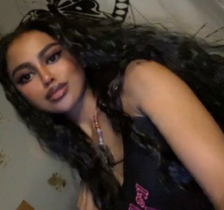 Nahá fotka uniklých OnlyFans od Oil7ll