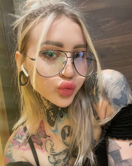 Nahá fotka uniklých OnlyFans od Outlawbarbieee