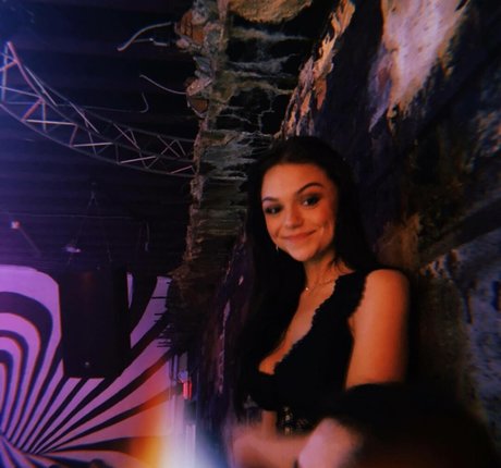 Обнаженная фотография утечки OnlyFans от Clare Temerowski