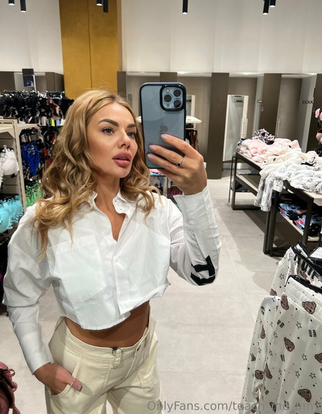 Alasti lekkinud OnlyFans-i pilt Teachmeamy