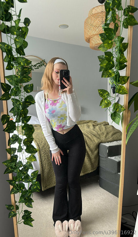 Naken lekkede OnlyFans-bilde av Miamonet