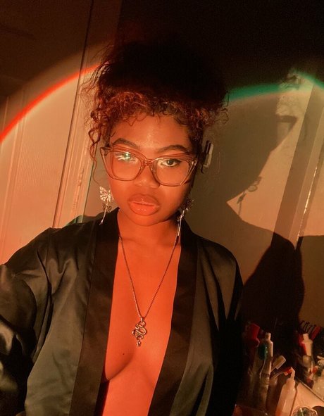 Foto di nudo di fuga di OnlyFans di El3phanttittyz