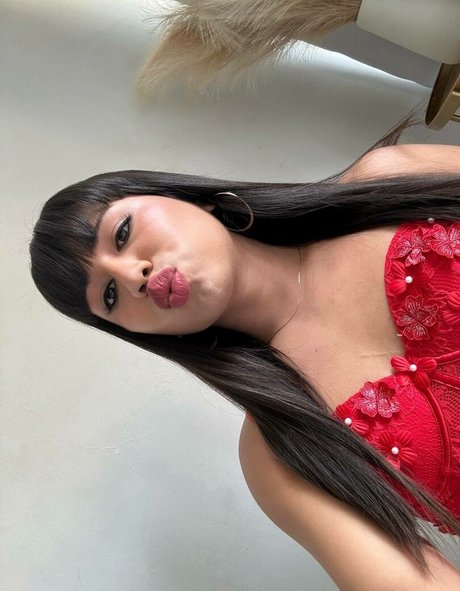 Naken läckt OnlyFans-bild av Isa Oelsi