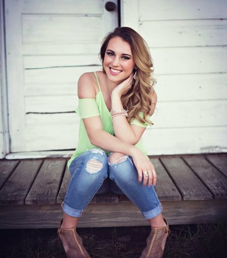 Naken läckt OnlyFans-bild av Emilee Atchley