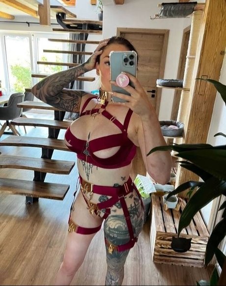 Nacktes geleaktes OnlyFans-Foto von Little Princess Hedi