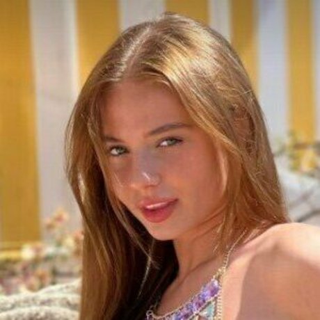 Nacktes geleaktes OnlyFans-Foto von Popstantotvip