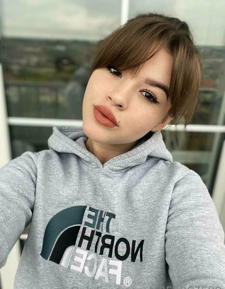 Nahá fotka uniklých OnlyFans od Miiraamii