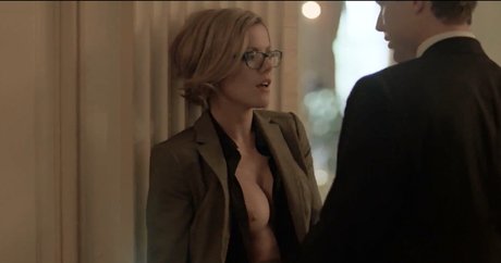 Naakte gelekte OnlyFans-foto van Kathleen Robertson
