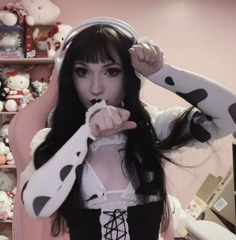 Naken läckt OnlyFans-bild av Treenetee