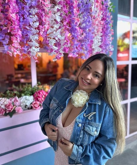 Naken lekkede OnlyFans-bilde av Akaren