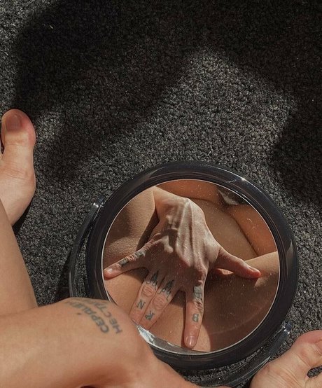 Обнаженная фотография утечки OnlyFans от Anniemelody