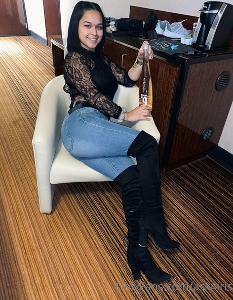 Обнаженная фотография утечки OnlyFans от Ask4iris