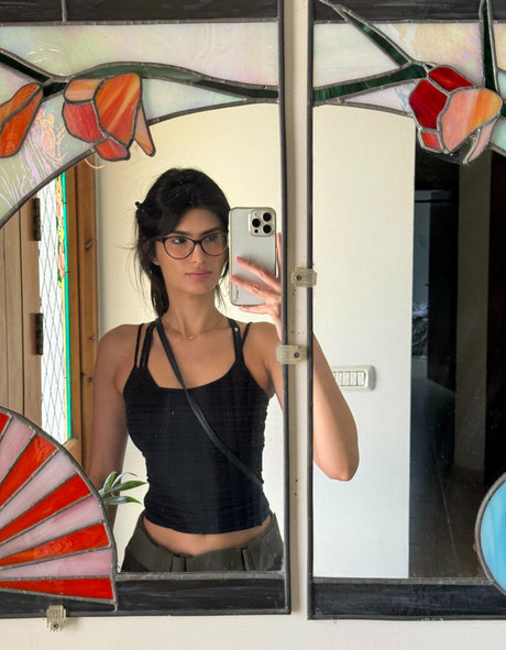 Alasti lekkinud OnlyFans-i pilt Aris Collection