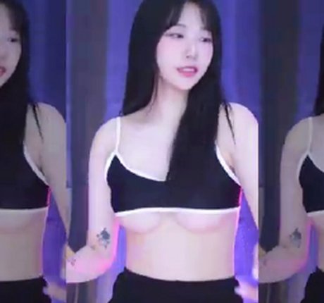 Photo nue de fuite OnlyFans de Zoozoo1119 