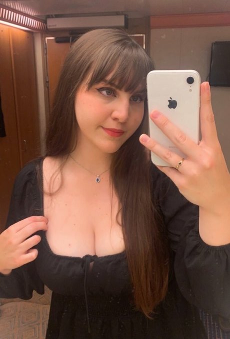 Nacktes geleaktes OnlyFans-Foto von Cowsismite